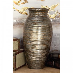 World Menagerie Alexander Lacquer Vase WRMG2249